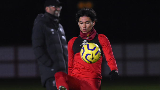 Liverpool: Takumi Minamino Berpeluang Debut Kontra Everton